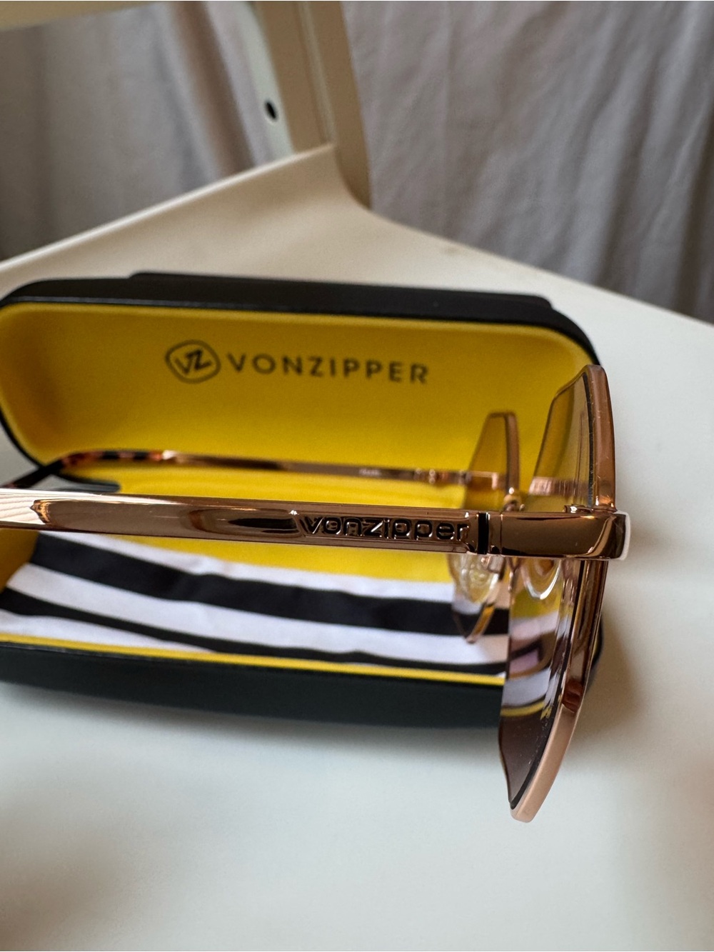 VonZipper Pearl Octagon Rose Gold Sunglasses NWT w/ Case - Picture 8 of 10